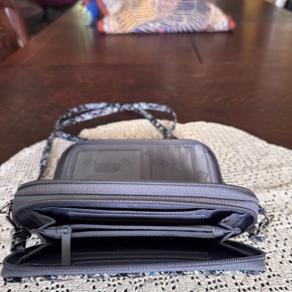 Vera Bradley small crossbody purse wallet b/w/blue floral excellent condition - Picture 6 of 14